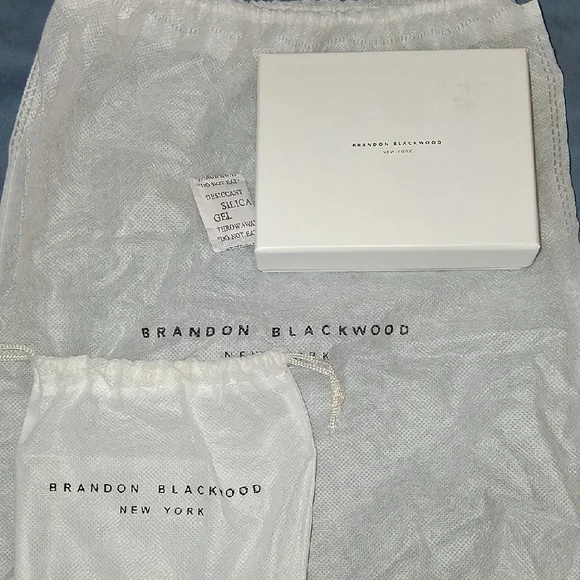 Brandon Blackwood Black Card Holder with Gold Trim - Picture 6 of 9